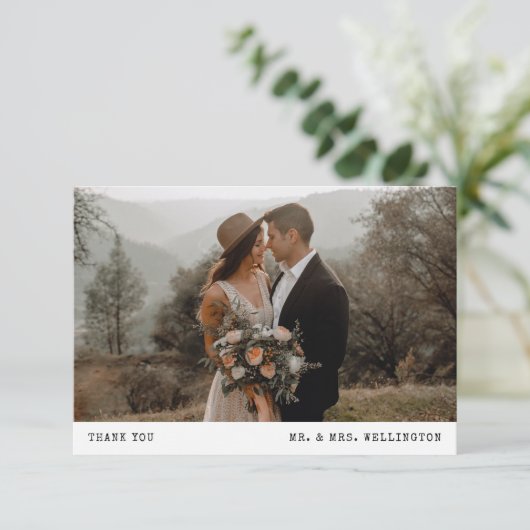 Moderne minimale foto typemachine bruiloft bedankkaart (Staand voorkant)