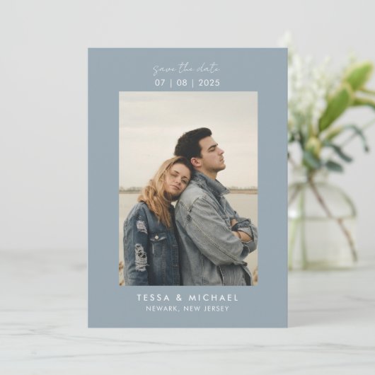 Moderne, minimale foto-usty Blue Wedding Save The Date (Staand voorkant)