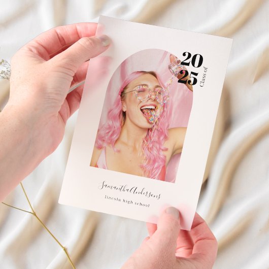 Moderne minimale fotoArch Afstuderen Vellum Uitnodigingen