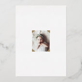 Moderne, minimale Gold Calligraphy Baby Photo Bapt Folie Uitnodiging (Achterkant)