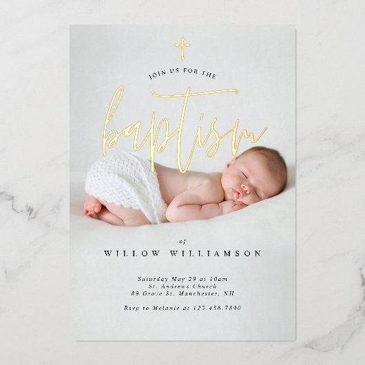Moderne, minimale Gold Calligraphy Baby Photo Bapt Folie Uitnodiging (Voorkant)