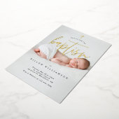 Moderne, minimale Gold Calligraphy Baby Photo Bapt Folie Uitnodiging (Gedraaid)
