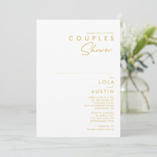 Moderne, minimale Gold Font Couples Shower Kaart (Staand voorkant)