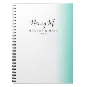 Moderne minimale gradiënt witte make-up & haar notitieboek