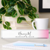 Moderne minimale gradiëntroze witte make-up & haar naambordje