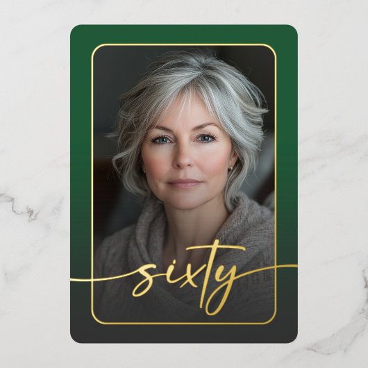 Moderne minimale groene foto 60ste verjaardag folie uitnodiging (Voorkant)