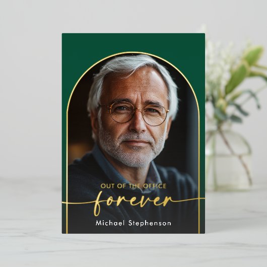 Moderne minimale groene pensioenpartij folie uitnodiging (Staand Voorkant)