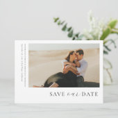 Moderne, minimale horizontale foto-zijtekst save the date (Staand voorkant)