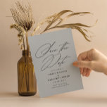 Moderne minimale kalligrafie Grijze bruiloft Save The Date<br><div class="desc">Verklaar het goede nieuws in stijl met deze elegant sparen de datumkaart met elegante kalligrafie. De achterzijde biedt meer ruimte voor alle aanvullende gegevens die u aan uw gasten wilt verstrekken.</div>