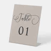 Moderne Minimale Kalligrafie Tafelnummers Reclamebord Met Voetstuk (Voorkant)