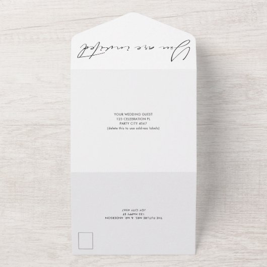 Moderne minimale kalligrafiescript bruiloft all in one uitnodiging (Buitenkant)