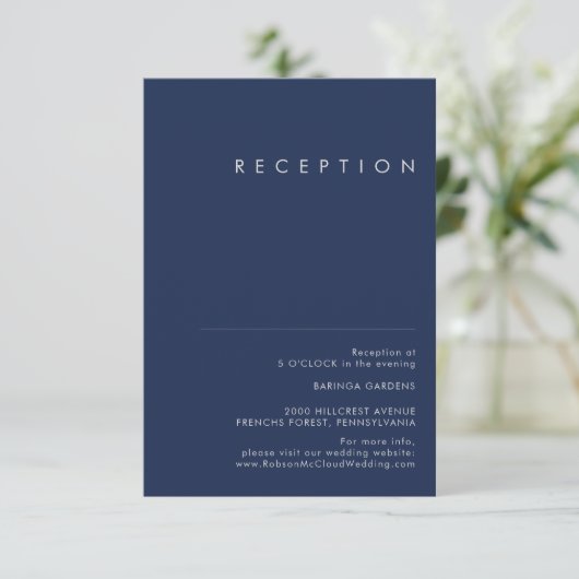 Moderne minimale marineblauwe zilverweddenschappen informatiekaartje (Staand voorkant)