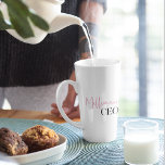 Moderne minimale militaire CEO | Roze en zwart Latte Mok<br><div class="desc">Introductie van de "Modern Minimal Millionaire CEO | Roze en zwart" Collectie! Verhoog uw stijl en maak een krachtig statement met ons exclusieve product met het boeiende ontwerp van de tekst "Millionaire CEO" in een strakke combinatie van roze en zwart.</div>