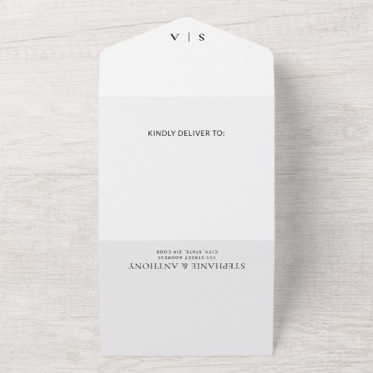 Moderne minimale monogram zwart en witbruiloft all in one uitnodiging (Buitenkant)