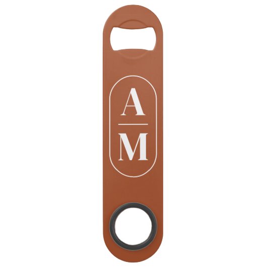 Moderne Minimale Pil Monogram - Terra Cotta Speed Flessenopener (Achterkant)