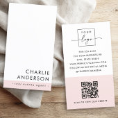 Moderne minimale QR-code blush roze wit verticaal Visitekaartje