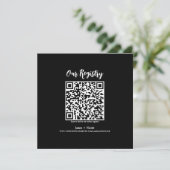 Moderne minimale QR-code Scannable Wedding Registr Kaart (Staand voorkant)