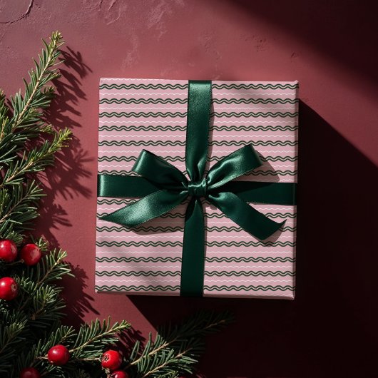 Moderne Minimale Retro Wavy Groen & Roze Streep Cadeaupapier