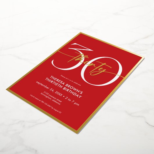 Moderne minimale rode dertig script verjaardag folie uitnodiging (Gedraaid)