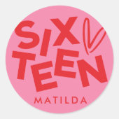 Moderne minimale rode roze typografie 16e verjaard ronde sticker (Voorkant)