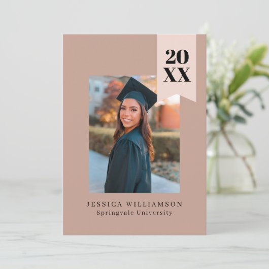 Moderne, minimale roze Afstuderen Aankondiging (Staand voorkant)