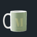 Moderne Minimale Sage Green Monogram Initiaal Naam Koffiemok<br><div class="desc">Sage Groen Modern Minimaal Monogram Initiaal Naam Koffie Mok</div>