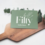 Moderne minimale salie groen eenvoudige 50e verjaa kaart<br><div class="desc">Moderne minimale typografie eenvoudige wijze groen en wit 50e verjaardag uitnodiging. Onderdeel van een hedendaags collectie.</div>