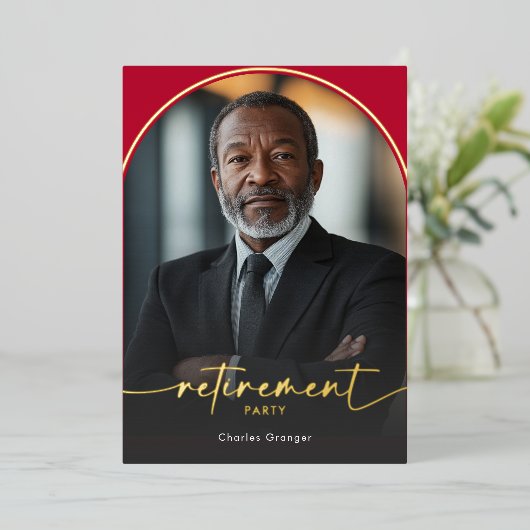 Moderne minimale Scarlet Red Pensioen Partij Folie Uitnodiging (Staand Voorkant)
