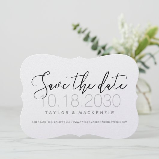 Moderne Minimale Script Die-Cut Beugel Vorm Save The Date (Staand voorkant)