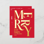 Moderne, minimale traditionele rode kerst folie feestdagen briefkaart<br><div class="desc">Moderne,  minimale traditionele retro  grafische typografie rode vrolijke kerstfeestkaart. Een deel van een stoutmoedig feestelijk collectie. Echte folie voegt een klastige ontwerper aanraking toe.</div>