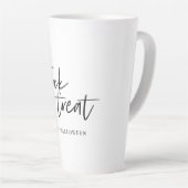 Moderne minimale troep en behandeling | Happy Hall Latte Mok (Rechterhoek)