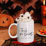 Moderne minimale troep en behandeling | Happy Hall Tweekleurige Koffiemok<br><div class="desc">Moderne minimale troep en behandeling | Happy Halloween</div>