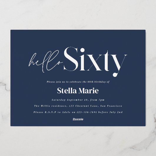 Moderne minimale typografie marineblauw 60ste verj folie uitnodiging (Achterkant)