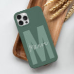 Moderne minimale typografie monogram salie groen Case-Mate iPhone 14 pro hoesje<br><div class="desc">Moderne minimale typografie monogram salie groen en wit elegant eenvoudig uniek gepersonaliseerd telefoonhoesontwerp.</div>