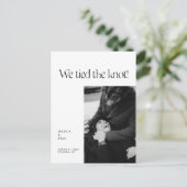 Moderne minimale typografie net getrouwd Elopement Aankondigingskaart (Staand voorkant)