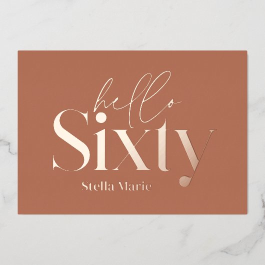 Moderne minimale typografie terracotta 60e verjaar folie uitnodiging (Voorkant)