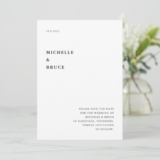 Moderne Minimale Typografie Zwart-wit Bruiloft Save The Date (Staand voorkant)