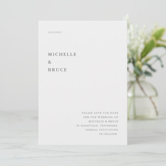 Moderne Minimale Typografie Zwart-wit Bruiloft Save The Date (Staand voorkant)