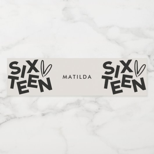 Moderne minimale vette typografie 16e verjaardag waterfles etiket (Enkel label)