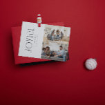 Moderne minimale vreugdevolle familie 2 foto kerst feestdagenkaart<br><div class="desc">Verwelkom de feestdagen dit jaar met een Modern Minimal Joyful Family 2 Photo Christmas Holiday Kaart die de perfecte momenten van vreugde met een hechte familie vastlegt. Deze chique zwart-wit kaart is de perfecte belichaming van de moderne, minimalistische stijl waar we naar verlangen. Schone lijnen in de typografie en bewerking...</div>