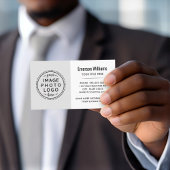 Moderne minimale witte en lichte grijze logo visitekaartje