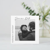 Moderne minimale zwart-wit foto save the date (Staand voorkant)