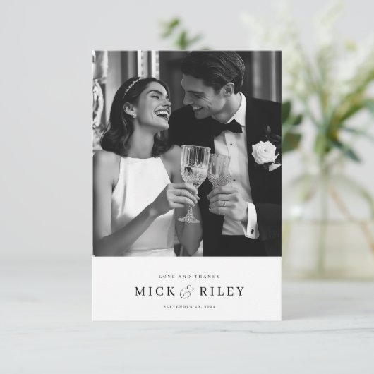 Moderne Minimale Zwart-wit Script Fotobruiloft Bedankkaart (Staand voorkant)