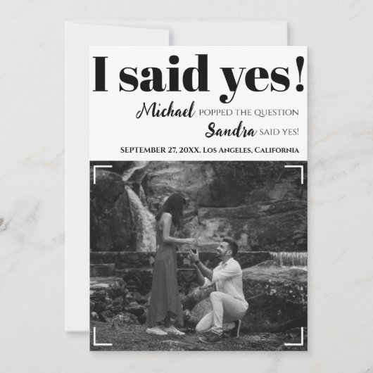 Moderne, minimale zwarte en witte foto met QR-code Save The Date (Voorkant)