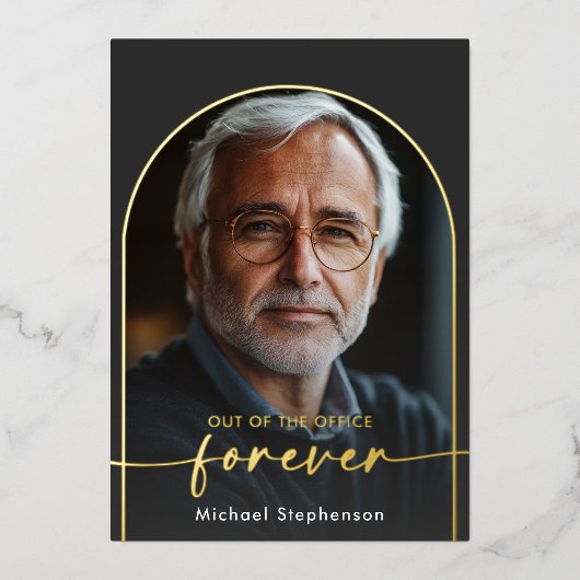 Moderne minimale zwarte pensioenpartij folie uitnodiging (Voorkant)