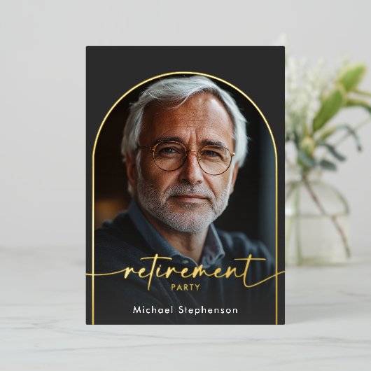 Moderne minimale zwarte pensioenpartij folie uitnodiging (Staand Voorkant)