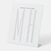 Moderne minimaliserende monogram Professional Plai Reclamebord Met Voetstuk (Voorkant)
