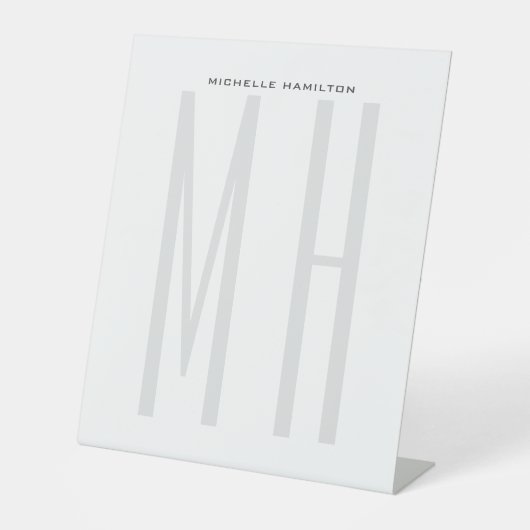 Moderne minimaliserende monogram Professional Plai Reclamebord Met Voetstuk (Voorkant)