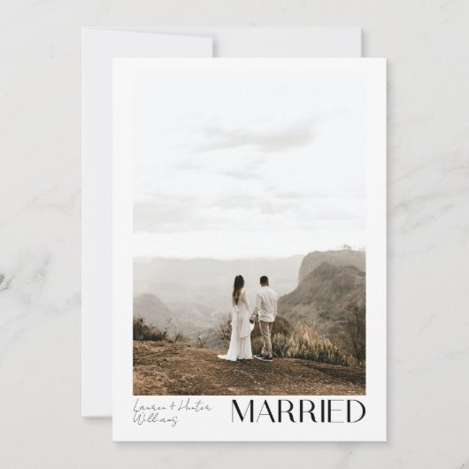 Moderne minimalist getrouwd 2 fotoscript bruiloft aankondiging (Voorkant)