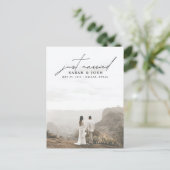 Moderne minimalist gewoon gehuwd met fotohuwelijk aankondigingskaart (Staand voorkant)